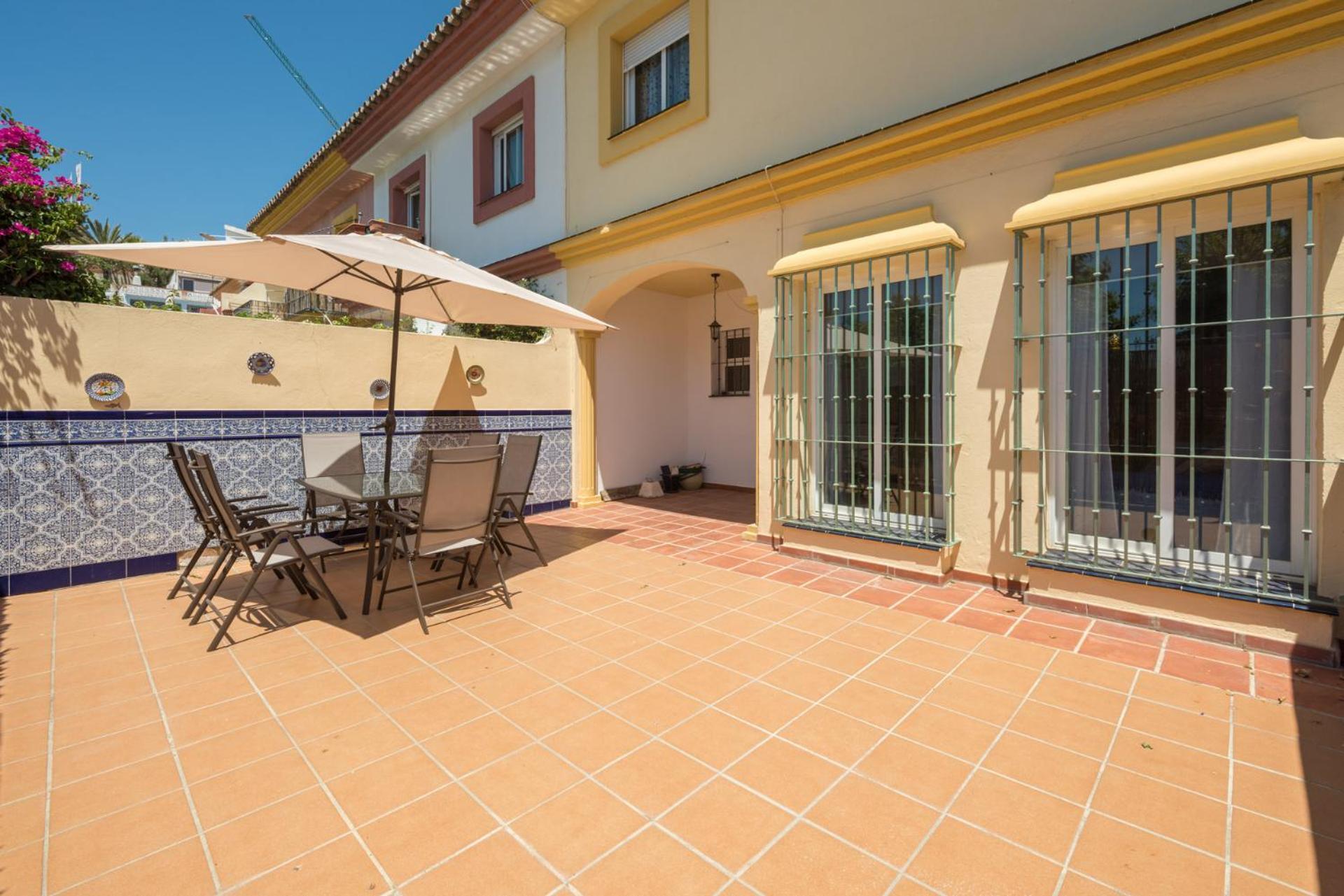 Castillo Sohail Townhouse Near The Beach By Costarentals - Ref 101 푸엔히롤라 외부 사진